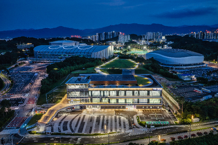 강릉컨벤션센터 야경. 강릉시 제공