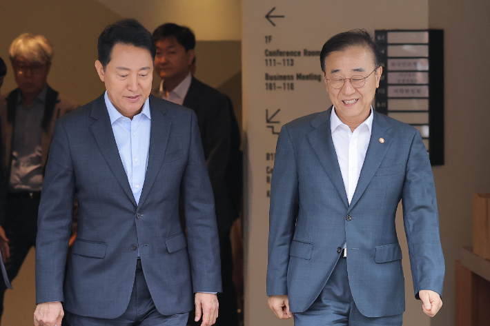 김윤덕 국토교통부 장관(오른쪽)과 오세훈 서울시장. 연합뉴스