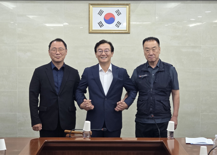 부산시는 부산 시내버스 노사가 24일 새벽 임금 협상을 타결했다고 밝혔다. 부산시 제공