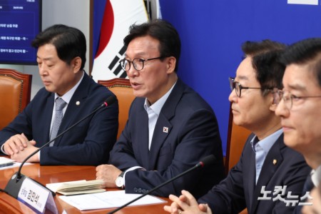 대통합추진단 1차 회의, 발언하는 김민석 대표