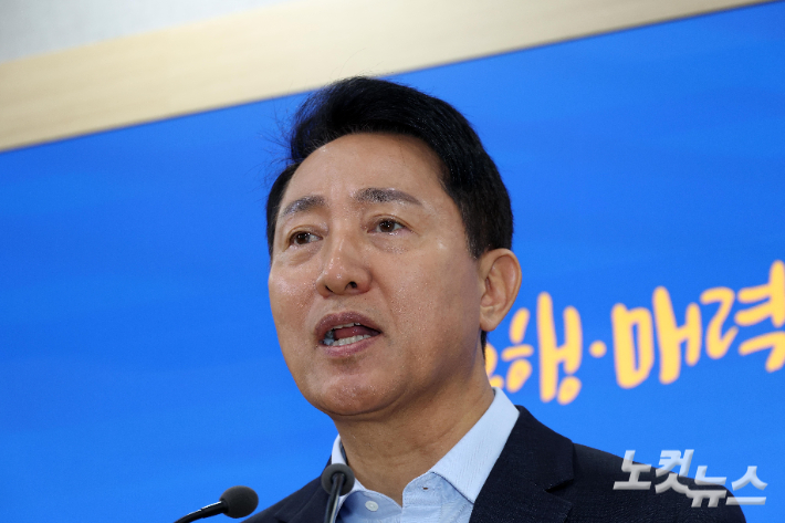 오세훈 서울시장이 20일 서울시청 브리핑룸에서 김윤덕 국토교통부 장관과의 면담 결과를 발표하고 있다. 박종민 기자