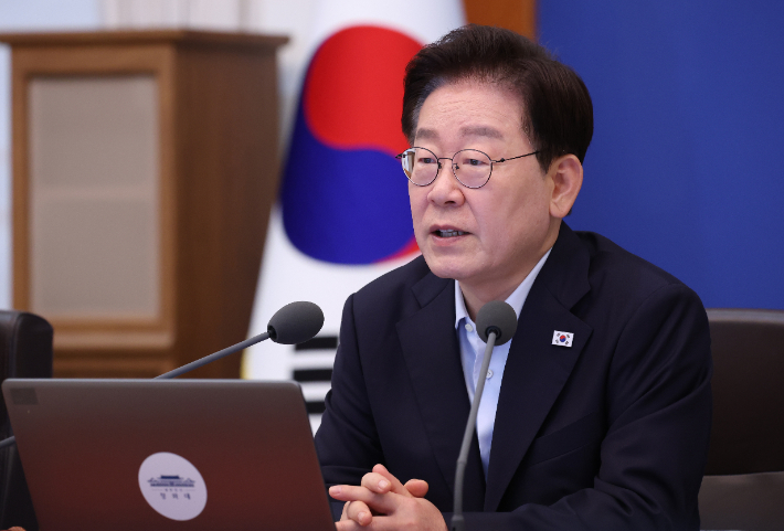 이재명 대통령이 25일 청와대에서 국무회의 발언을 하고 있다. 연합뉴스