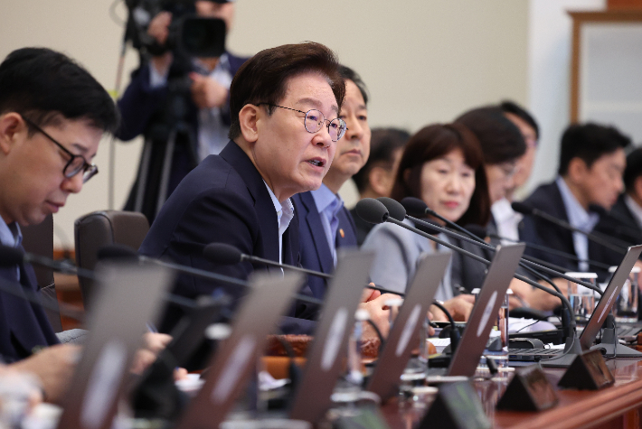 이재명 대통령이 25일 청와대에서 국무회의 발언을 하고 있다. 연합뉴스