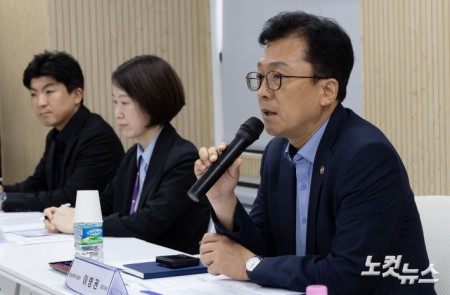 이병권 중소벤처기업부 제2차관이 25일 오후 서울 영등포구 중소벤처기업진흥공단 수도권 지원센터에서 열린 홈플러스 협력·입점업체 간담회에서 인사말을 하고 있다.
