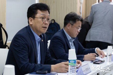 이병권 중소벤처기업부 제2차관이 25일 오후 서울 영등포구 중소벤처기업진흥공단 수도권 지원센터에서 열린 홈플러스 협력·입점업체 간담회에서 인사말을 하고 있다.