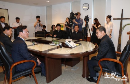민주당 김민석 대표, 정순택 대주교 예방