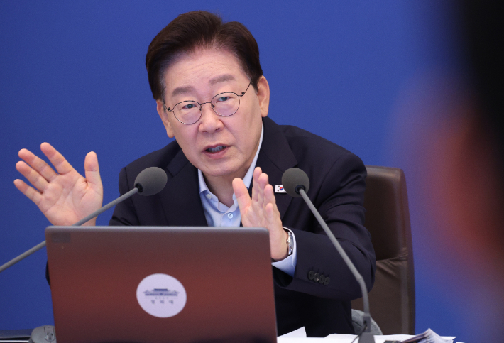 이재명 대통령이 25일 청와대에서 열린 국무회의에서 발언하고 있다. 연합뉴스