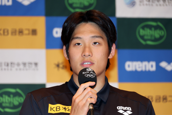 25일 충북 진천선수촌 챔피언하우스에서 열린 대한수영연맹 수영 국가대표팀미디어데이 행사에서 경영 국가대표 김영범이 발언하고 있다. 연합뉴스
