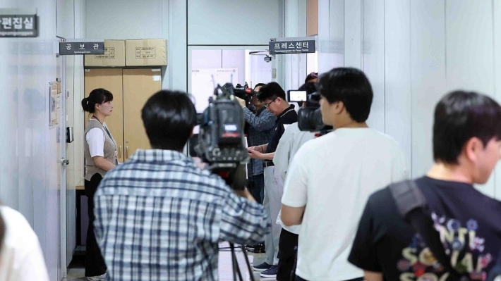 지난 6월 박완수 경남지사 선거캠프 딥페이크·관권선거 의혹 관련 경남도청 압수수색. 연합뉴스 