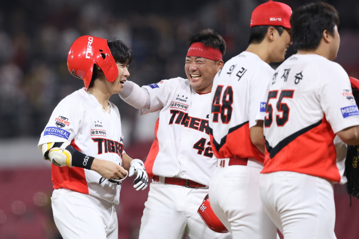 KIA '대타 굿바이 역전 만루포'. KIA 타이거즈