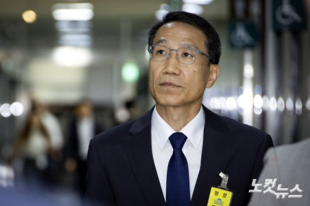 국회 정보위 출석하는 유재성 직무대행