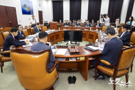 국회 정보위 전체회의