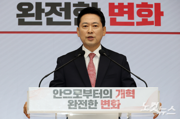 국민의힘 장동혁 대표가 25일 서울 여의도 중앙당사에서 당 대표 취임 1주년 기자회견을 하고 있다. 윤창원 기자