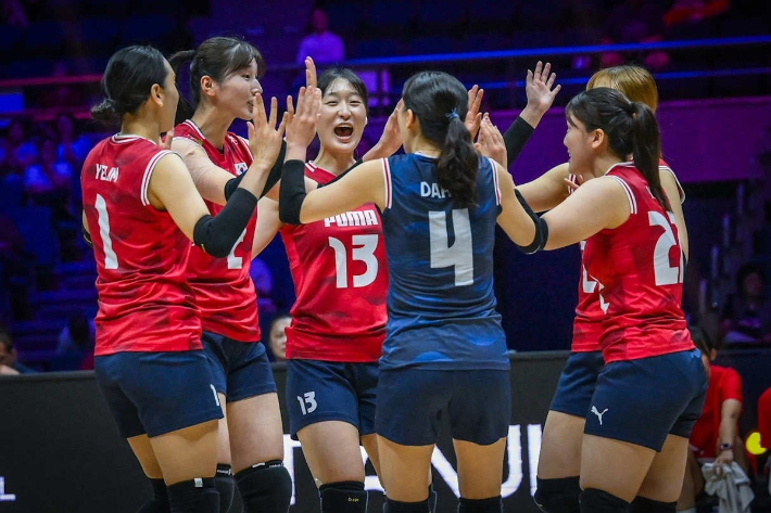 한국 여자 배구 대표팀 선수들. 국제배구연맹(FIVB) 홈페이지 캡처 