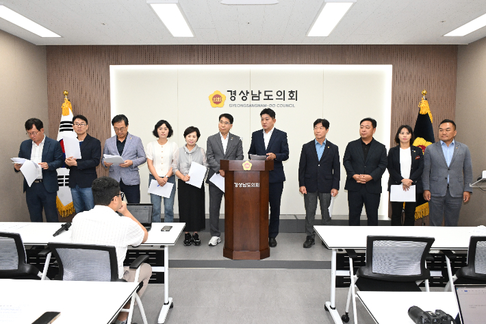 민주당 경남도의원 기자회견. 민주당 경남도당 제공 