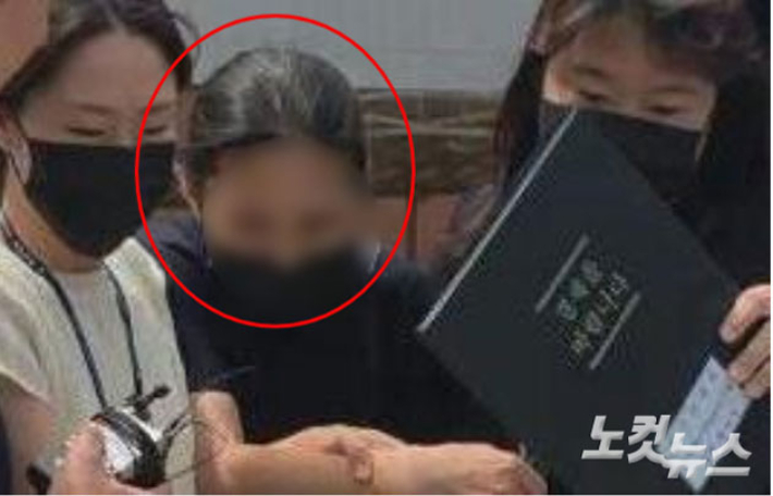 구속된 A군의 외조모. 박우경 기자