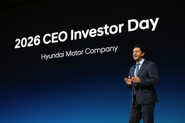호세 무뇨스 현대차 대표이사(CEO·사장)가 '2026 CEO 인베스터 데이'에서 중장기 사업 전략을 설명하고 있다. 현대차 제공