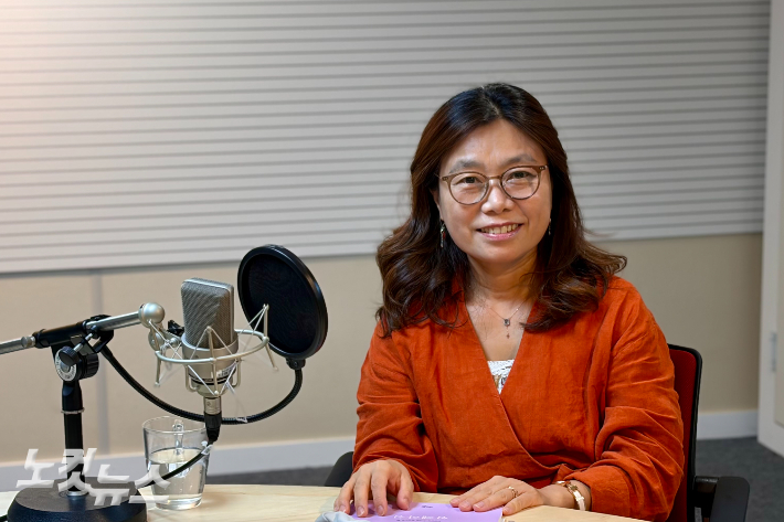 출판사왓 신연전 대표. 박혜진 아나운서