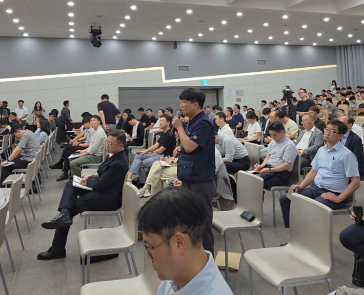 지역별 전기요금제 공청회에 참석한 포항 철강노조연대 송재만 의장이 발언을 하고 있다. 포항 철강노조연대 제공