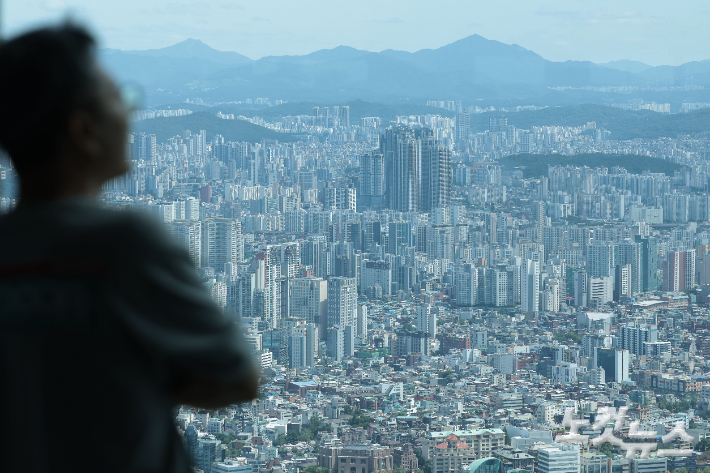 서울 남산타워에서 바라본 아파트 단지의 모습. 류영주 기자