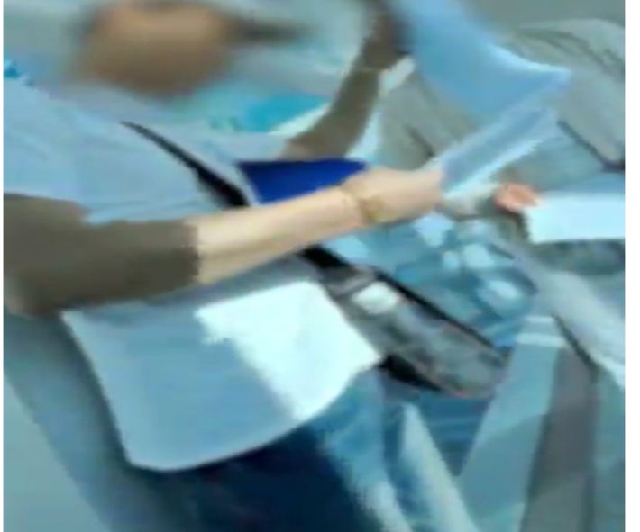 경찰은 지난 4월 캄보디아 프놈펜에서 인천공항으로 입국한 콜센터장을 검거했다. 사진은 콜센터장 체포 모습. 전북경찰청 제공