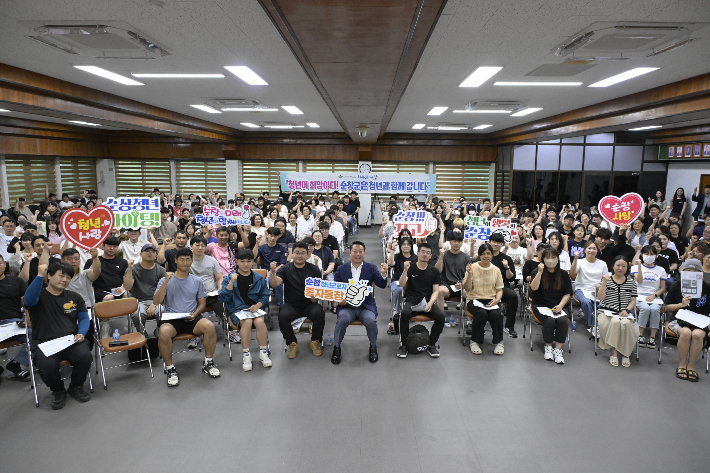 순창군은 27일 2024년 청년근로자 종자통장 지원사업에 참여한 청년 549명에게 만기 적립금 지급을 완료했다. 순창군 제공