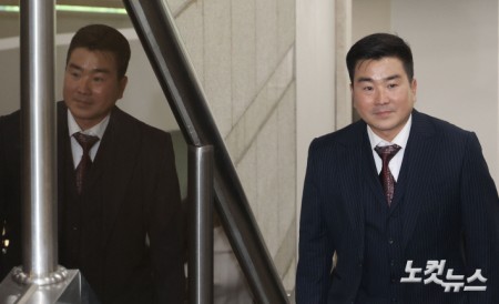 12·3 비상계엄 사태 당시 국회 봉쇄에 앞장선 혐의를 받는 김현태 전 육군 707특수임무단장이 27일 오후 서울 서초구 서울중앙지방법원에서 열린 1심 선고공판에 출석하고 있다.