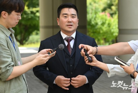 12·3 비상계엄 사태 당시 국회 봉쇄에 앞장선 혐의를 받는 김현태 전 육군 707특수임무단장이 27일 오후 서울 서초구 서울중앙지방법원에서 열린 1심 선고공판에 출석하고 있다.