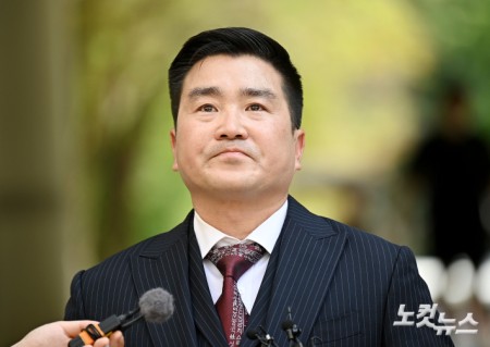 12·3 비상계엄 사태 당시 국회 봉쇄에 앞장선 혐의를 받는 김현태 전 육군 707특수임무단장이 27일 오후 서울 서초구 서울중앙지방법원에서 열린 1심 선고공판에 출석하고 있다.