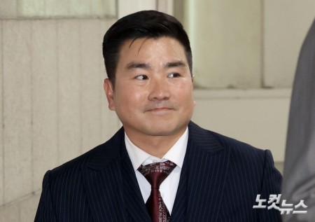 12·3 비상계엄 사태 당시 국회 봉쇄에 앞장선 혐의를 받는 김현태 전 육군 707특수임무단장이 27일 오후 서울 서초구 서울중앙지방법원에서 열린 1심 선고공판에 출석하고 있다.