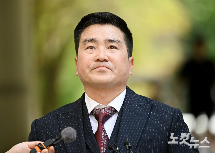 12·3 비상계엄 당시 국회와 중앙선거관리위원회 봉쇄에 관여한 혐의를 받는 김현태 전 육군 707특수임무단장이 27일 오후 서울 서초구 서울중앙지방법원에서 열린 1심 선고공판에 출석하고 있다. 류영주 기자