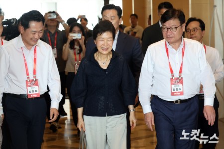 국민의힘 국회의원 연찬회 참석하는 박근혜 전 대통령