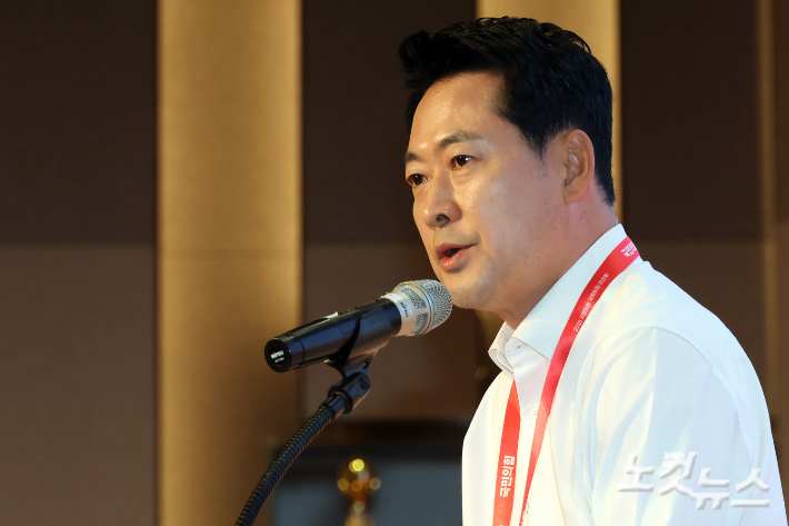 27일 경기도 고양시 소노캄 고양에서 열린 '2026 국민의힘 국회의원 연찬회'에서 장동혁 대표가 인사말을 하고 있다. 윤창원 기자