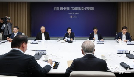 한성숙 국무총리가 28일 서울 중구 대한상공회의소에서 열린 