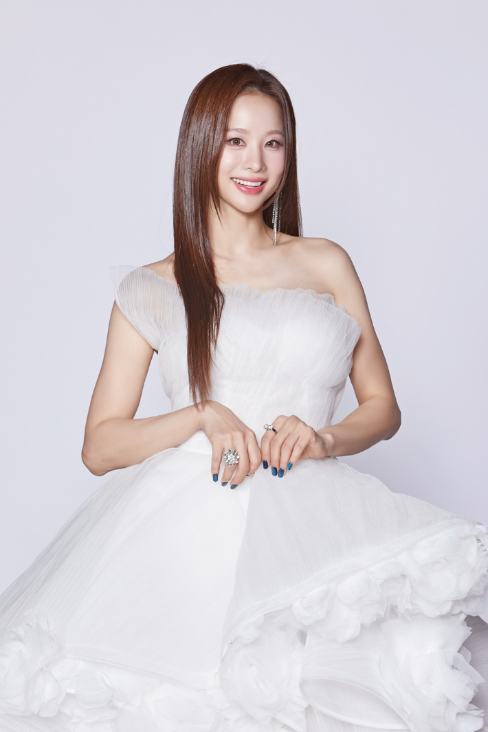 엠오엠엔터테인먼트 제공