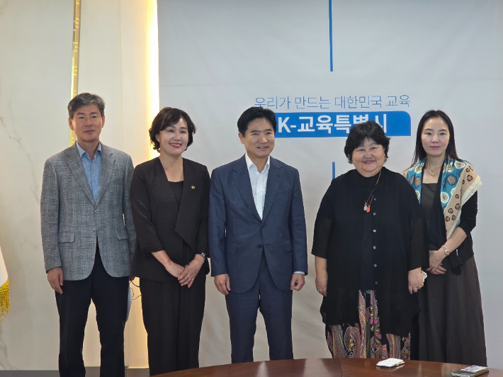 전남광주통합특별시의회 노소영 의원은 28일 전남광주통합특별시교육청에서 김대중 교육감, 서능터그스 에르덴척트 몽골 국립대학교협의회 사무국장, 민혜진 동국대학교 겸임교수와 간담회를 열고 폐교를 활용한 전문 예술교육기관 설립과 한·몽 교육교류 확대 방안을 논의했다. 광주특별시의회 제공