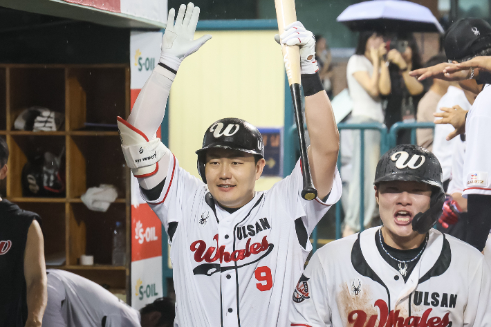 KBO 신인 드래프트 참가를 공식화한 울산 웨일즈 최지만. 울산 웨일즈 