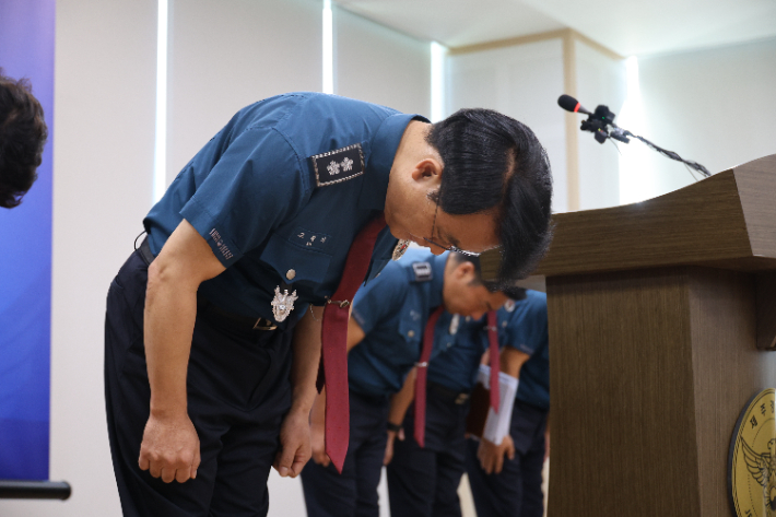 고개 숙인 제주경찰청장. 연합뉴스