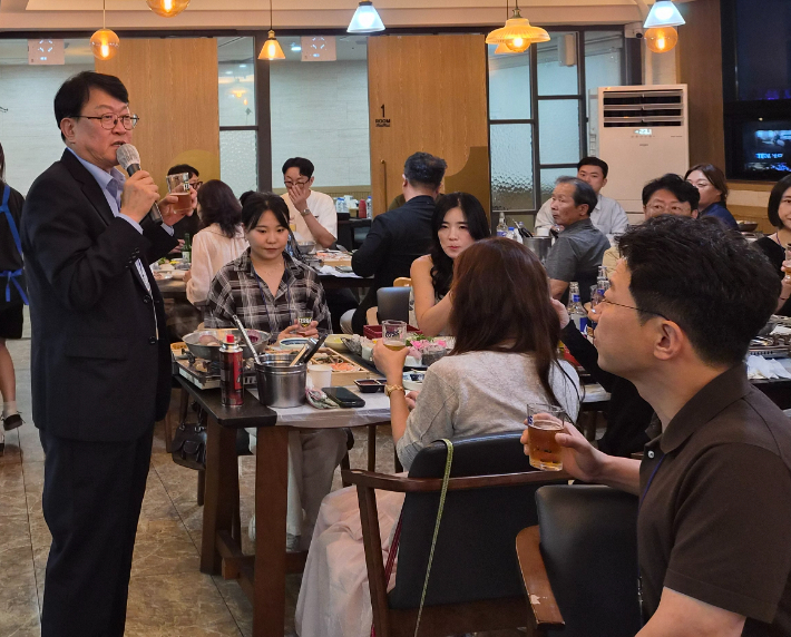 오석진 대전교육감이 한국스마트혁신기업가협회 정기 모임에서 특강을 하고 있다. 한국스마트혁신기업가협회 제공