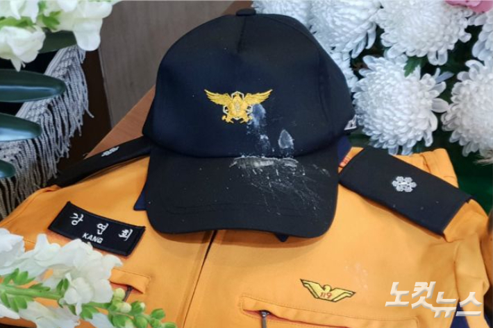 고 강연희 소방경의 근무복. 자료사진