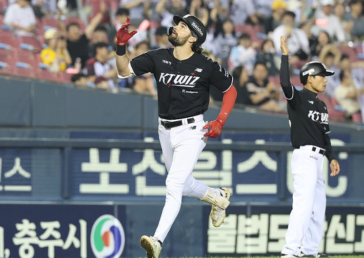 아내의 출산으로 휴가를 떠난 kt 주포 힐리어드. 연합뉴스 