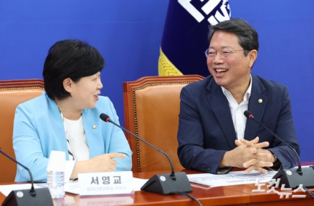 미소짓는 김승원 법무부 장관 후보자