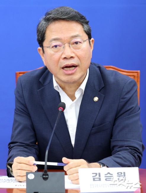 법무장관 후보자 지명 소감 밝히는 김승원