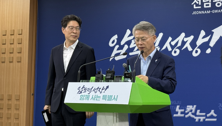 민형배 전남광주통합특별시장이 30일 광주청사 브리핑룸에서 국립순천대학교를 국립의대 신설 후보 대학으로 선정한 결과를 발표하고 있다. 김한영 기자