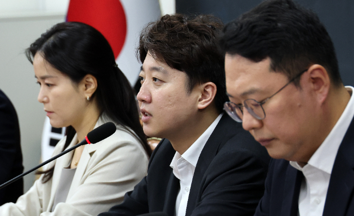 개혁신당 이준석 대표가 20일 국회에서 열린 최고위원회의에서 발언하고 있다. 연합뉴스