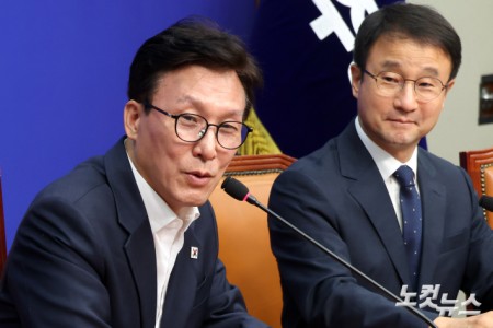 최고위 발언하는 김민석 대표