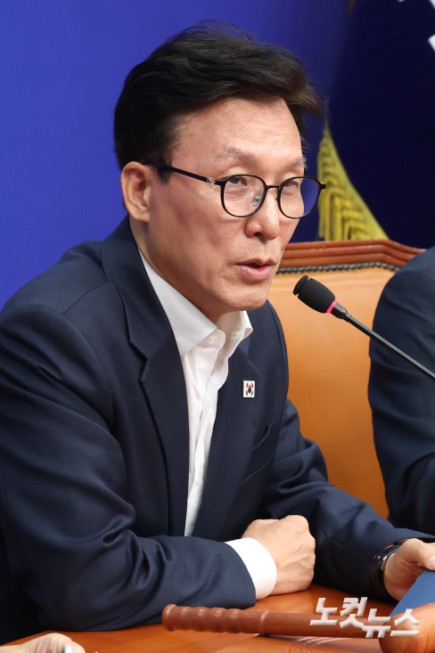 발언하는 김민석 대표