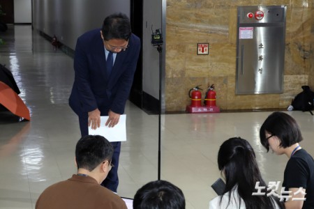 인사하는 김승원 법무부 장관 후보자