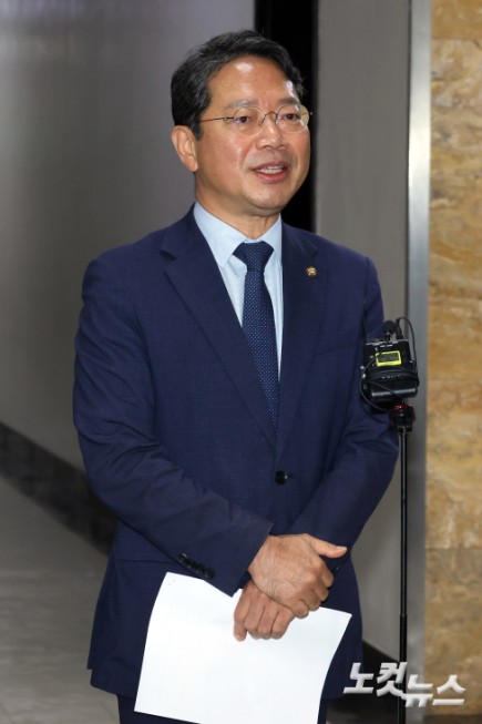 지명 소감 밝히는 김승원 법무장관 후보자