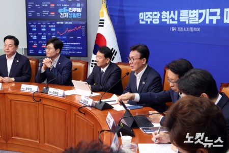 31일 서울 여의도 국회에서 열린 민주당 혁신 특별기구 메가 10 제1차 회의에서 김민석 대표가 발언을 하고 있다.
